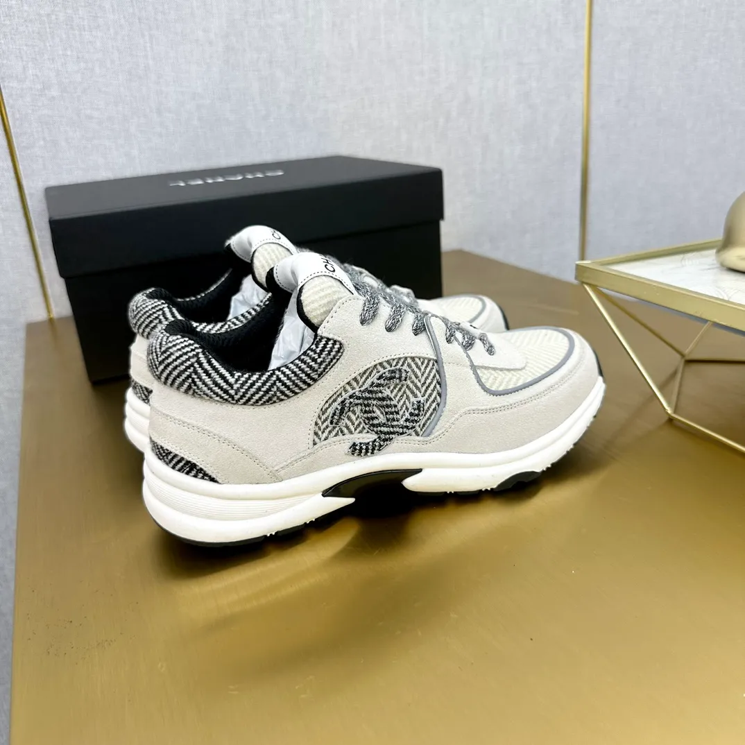 👟👟Ex-factory price 480👟👟 Women's Shoes Women's Clothing Chanel Chanel - 2023 Counter Top Casual Sports Shoes This classic design; the upper is electro-embroidered with a variety of techniques; the outsole is fashionable and sporty; it is unusual to incorporate a variety of color matching elements... The diversified mix and match is very beautiful and versatile, and can be used for leisure, fashion, sports and outdoor... ꫛꫀꪝ Go➫ Material: ❶The upper is made of: original imported mercerized velvet + double-layer breathable mesh ❷The inner lining is made of: the original imported breathable mesh ❸The outsole is based on: original T👟👟factory price U combination outsole. Counter boutique packaging complete set for women 35–41 and men 38-46